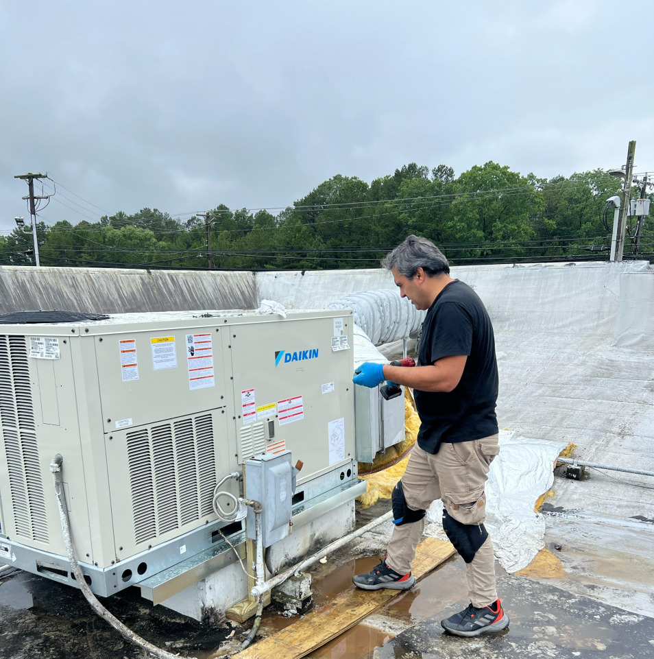 air conditioning technician install hvac